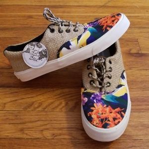 NEW Women's Floral Sneaker